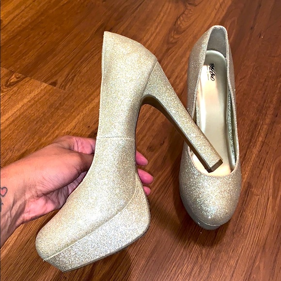 Mossimo gold heels - Picture 3 of 4